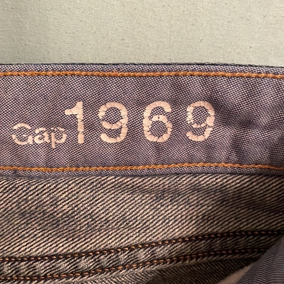 Gap 29/8 Long with vintage frayed on bottom - Picture 6 of 7